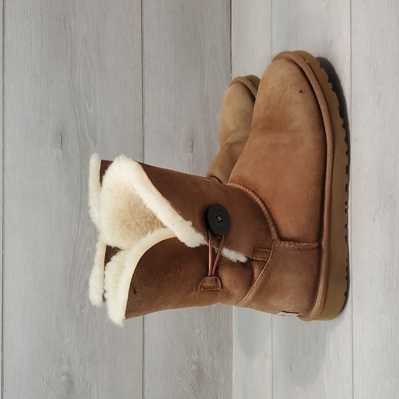 Ugg Australia Women 5803 Ankle Chestnut Sheepskin II Button Boots shoes sz 8 - Picture 3 of 16
